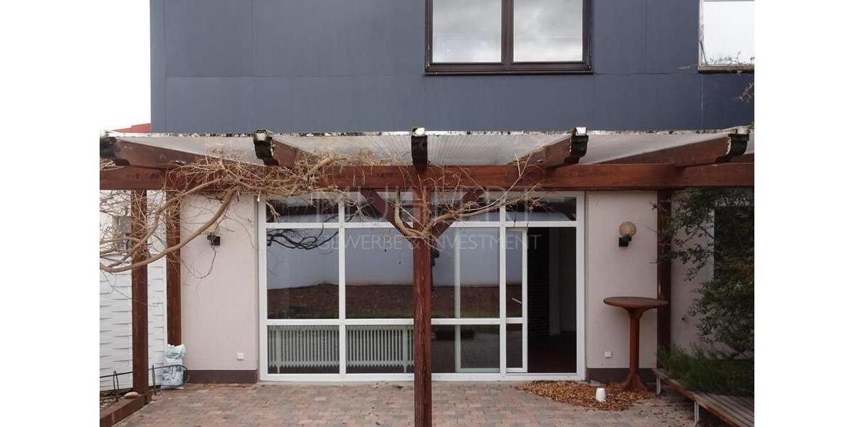 Vielseitige Gewerberäume für Büro, Praxis und Wohnen mit Terrasse und Garten zimmer