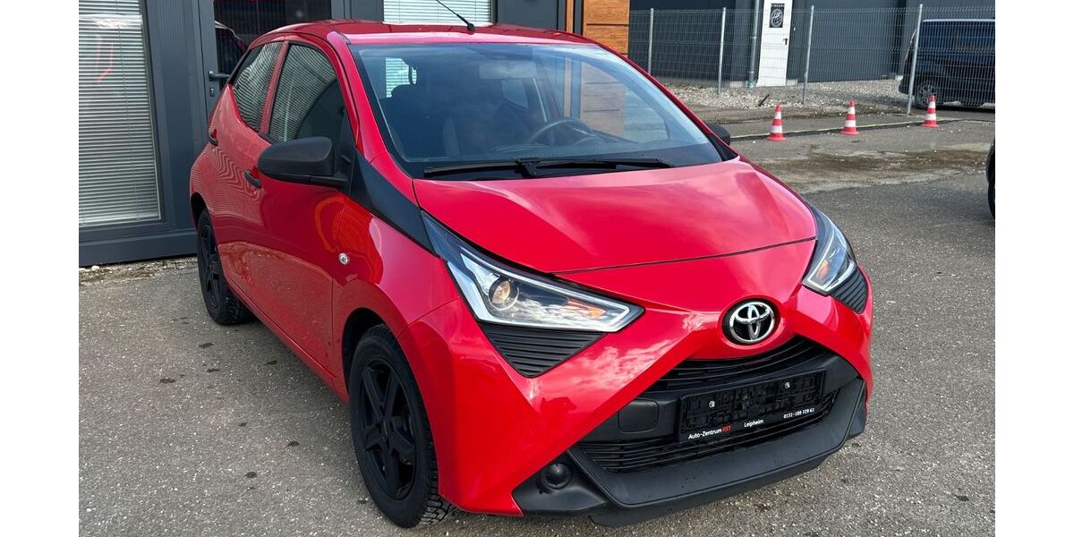 Toyota Aygo (X) 49.000 km 8.890 &euro; Leipheim 89340