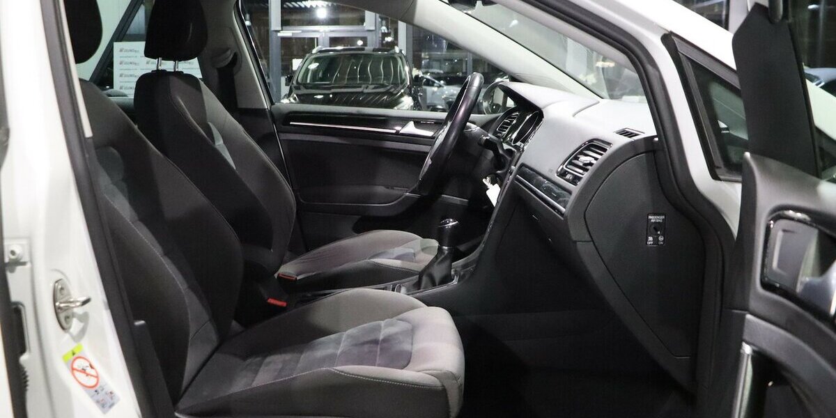 VW Golf VII 1.5 TSI HIGHLINE R-LINE SPORT BLACK LED 192.000 km 11.777 &euro; Hamm 59077