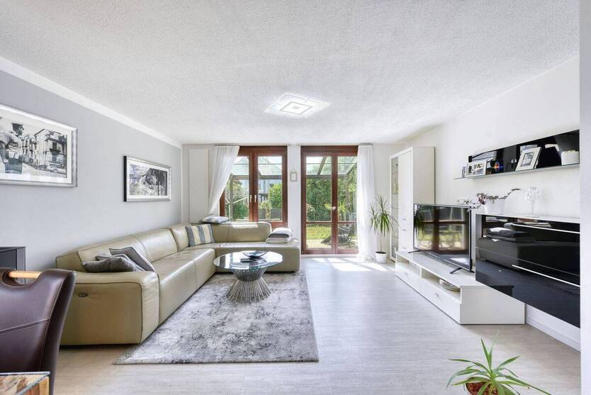 +++ TOP gepflegt & modernisiert - sonnig & ruhig - 1-Fam.-REH - 2 Bäder mit Fenster - Hobbyraum, Pelletkamin, EBK, TG... 5 zimmer