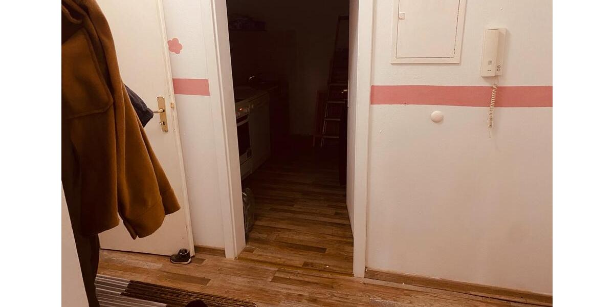 Etagenwohnung Eisenberg - 1 Zimmer, 60 m&sup2;, 350&euro; | Angebot:26134113