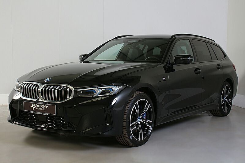 BMW 330 4.900 km 52.640 € Paderborn 33100