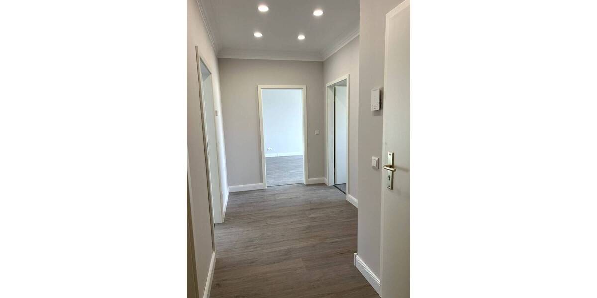 Exklusive Eigentumswohnung inkl. sehr hochwertiger Einbauküche und großem Balkon, optional Stellplatz 3 zimmer