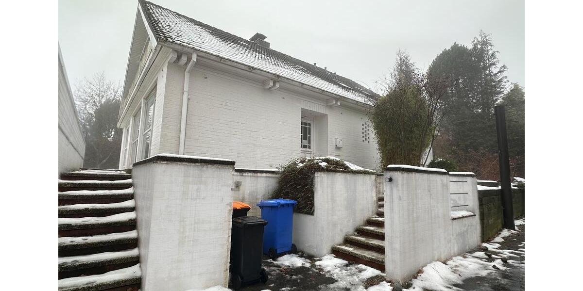 Großzügiges Einfamilienhaus mit Einliegerwohnung - Zentrale Lage 6 zimmer