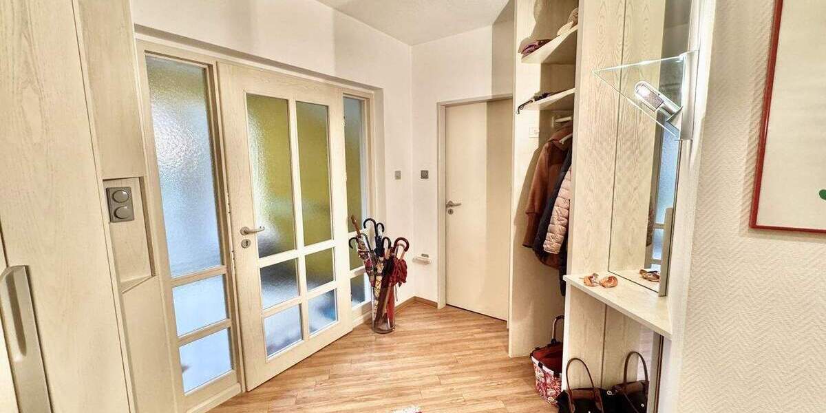 Repräsentatives, modernisiertes MFH mit zusätzlicher Bebauungsoption in bester Lage von Melsungen-Stadt zimmer