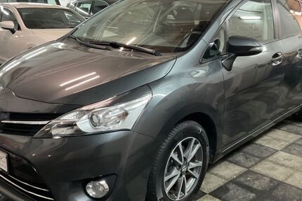 Toyota Verso 82.000 km 14.850 &euro; Hamburg 22087