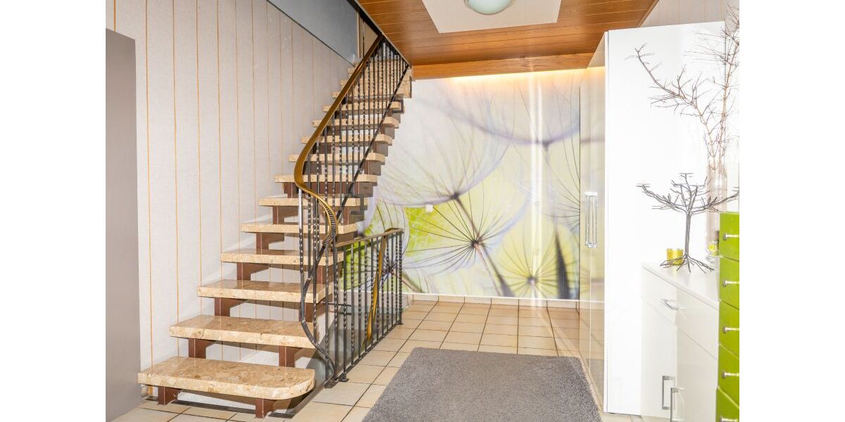 Provisionsfrei* Geräumiges, zentralgelegenes 6-Zimmer Einfamilienhaus mit Gewerbeeinheit in Eilshausen - Einfamilienhaus Hiddenhausen | Angebot:26689390