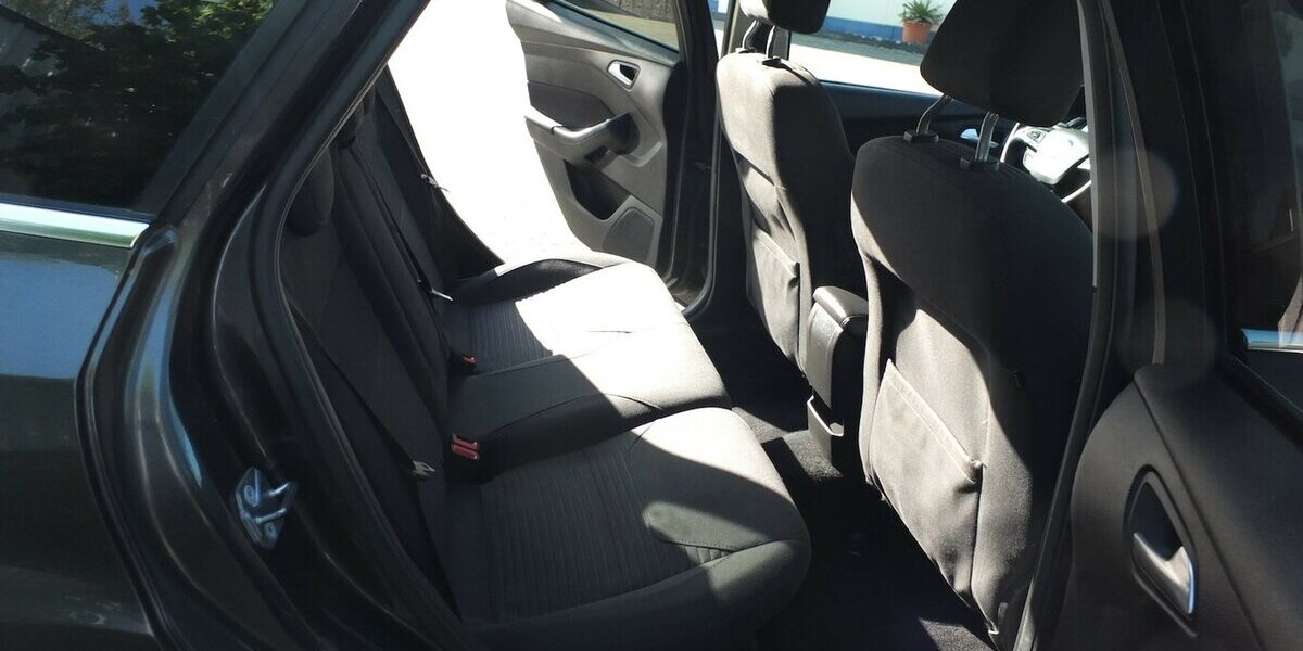 Ford Focus TITANIUM NAVI KLIMAAUTOMATIK EINPARKHILFE 134.288 km 7.798 &euro; Köln 50858