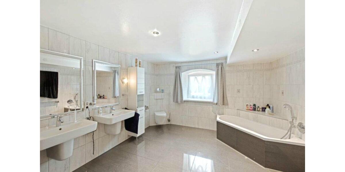 Erdgeschoßwohnung Pähl - 6 Zimmer, 260 m&sup2;, 2.000&euro; | Angebot:26570523