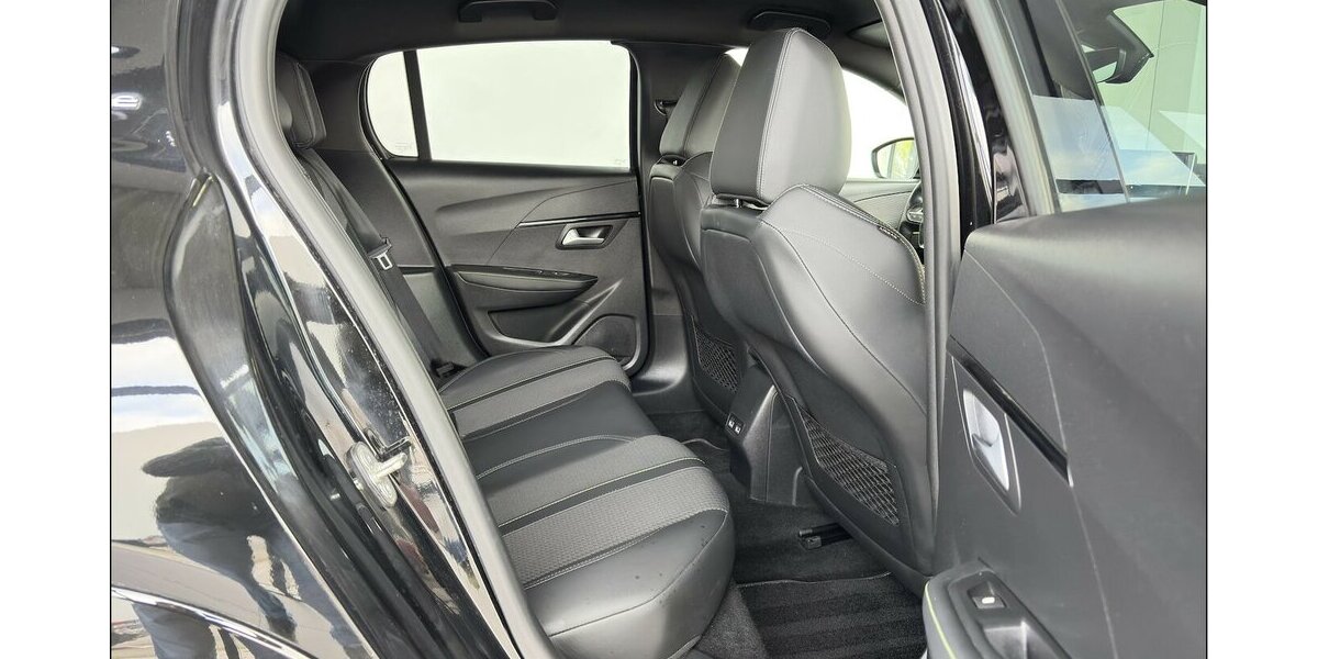 Peugeot 208 GT Line LED Kamera HUD Tempomat 39.999 km 16.999 &euro; Stade 21682