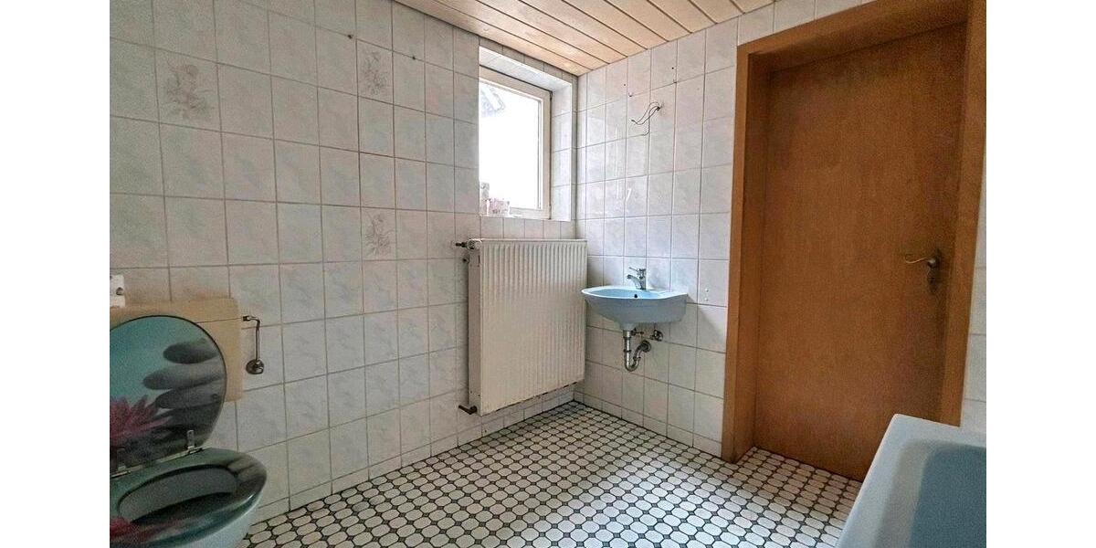 Einfamilienhaus Kirchhain - 6 Zimmer, 130 m&sup2;, 156.000&euro; | Angebot:26240599