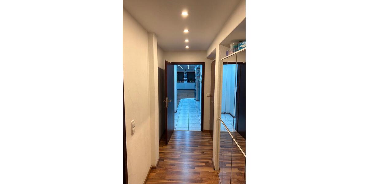 Dachgeschoßwohnung Villingen-Schwenningen Schwenningen - 4 Zimmer, 128 m&sup2;, 250.000&euro; | Angebot:26378749