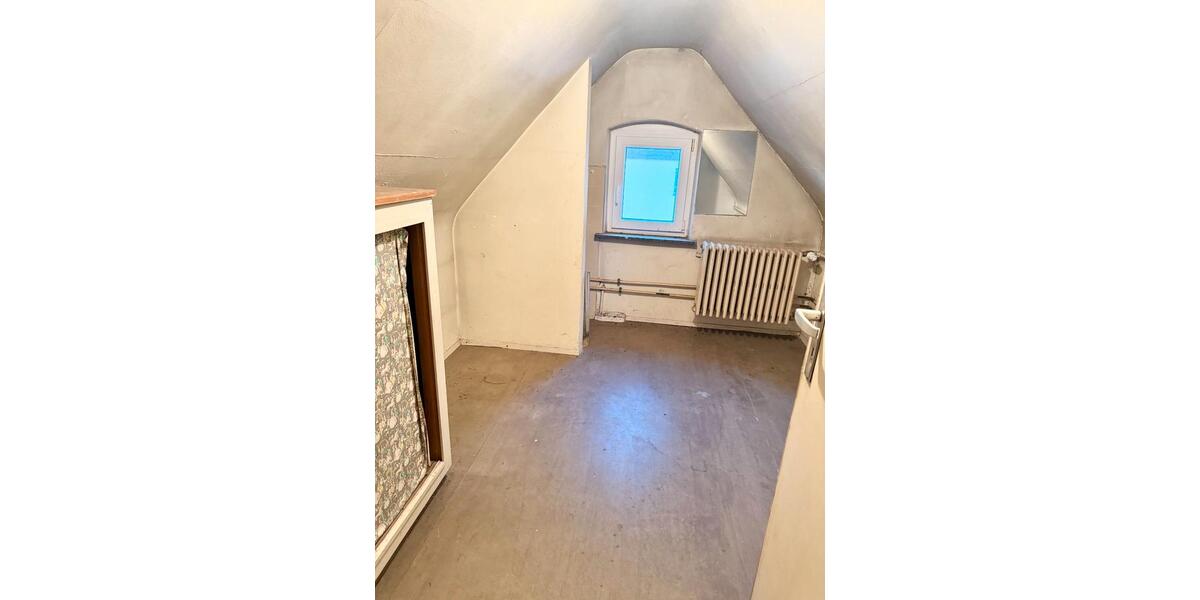 Dachgeschoßwohnung Saarbrücken St. Arnual - 4 Zimmer, 77 m&sup2;, 135.000&euro; | Angebot:27161381