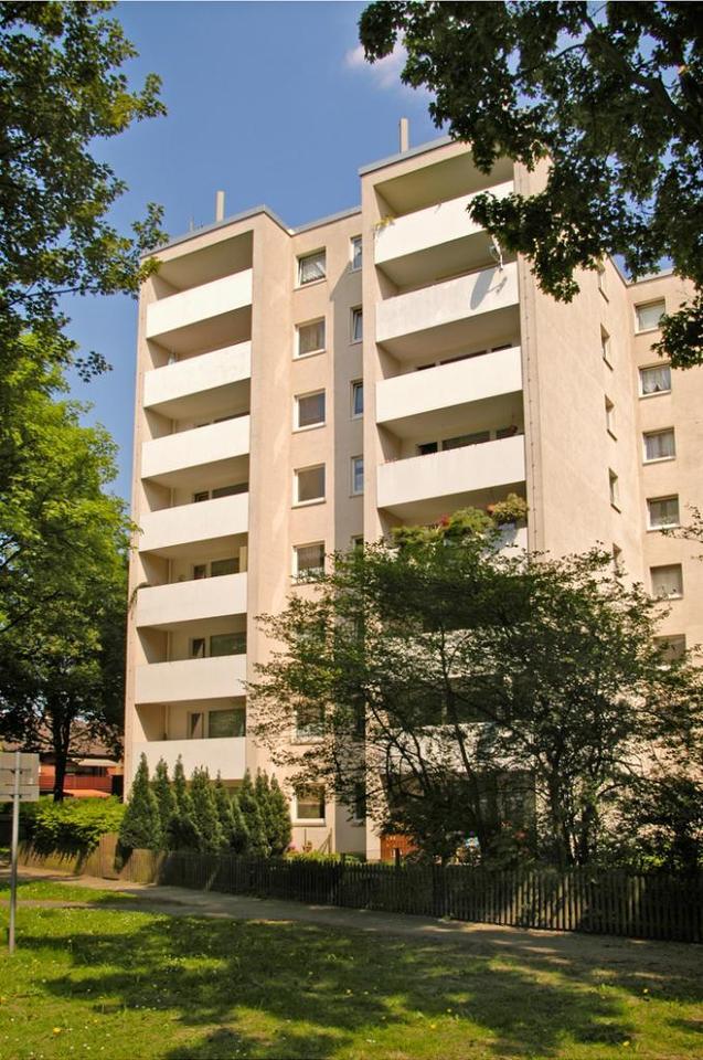 Frisch modernisierte BalkonWohnung mit neuem Duschbad und modernem Laminat
