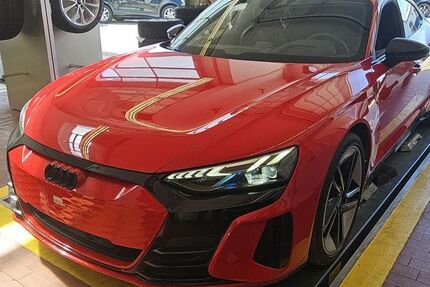 Audi e-tron GT 35.758 km 65.990 &euro; Hamburg 22047