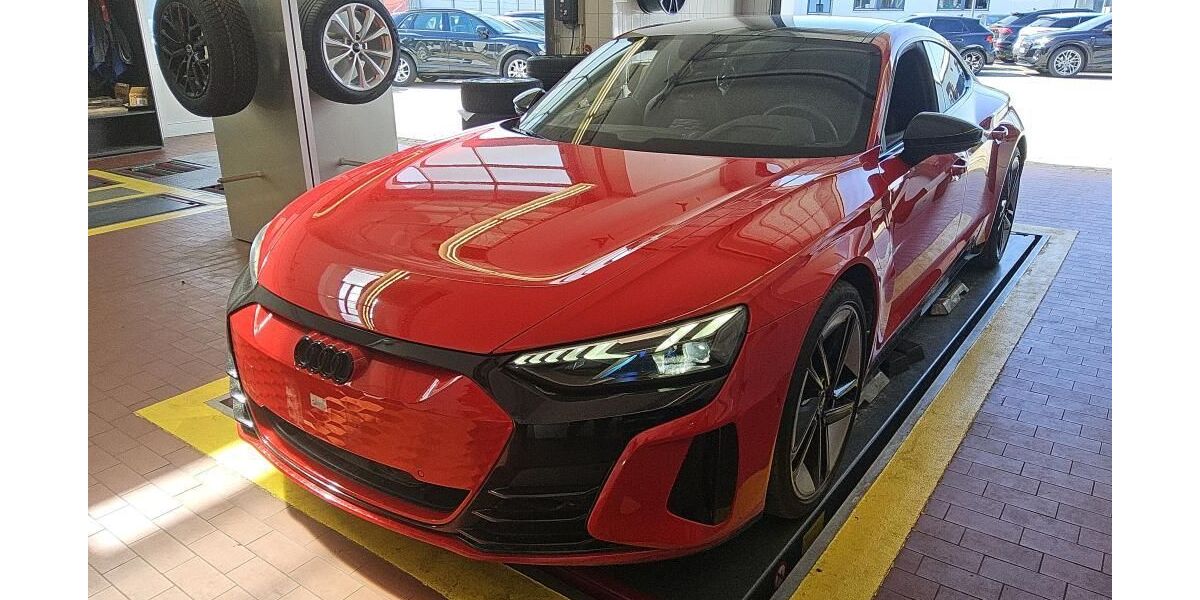Audi e-tron GT 35.758 km 65.990 &euro; Hamburg 22047