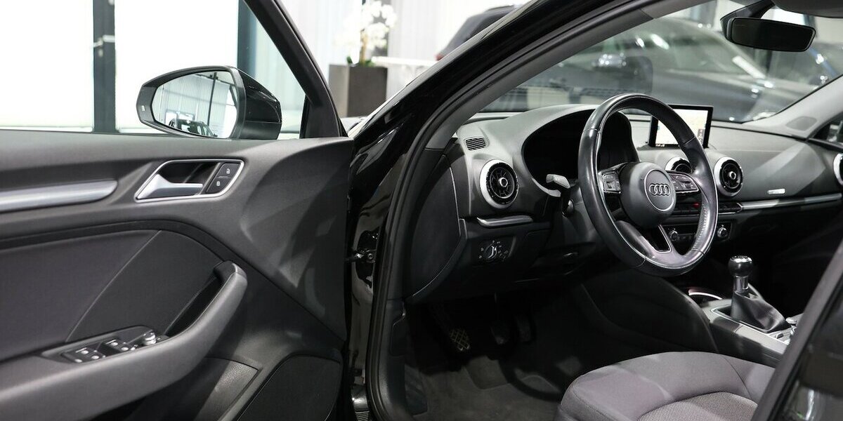Audi A3 LIMOUSINE 1.4 TFSI BUSINESS / VIRTUAL-COCKPIT 119.000 km 15.444 &euro; Hamm 59077