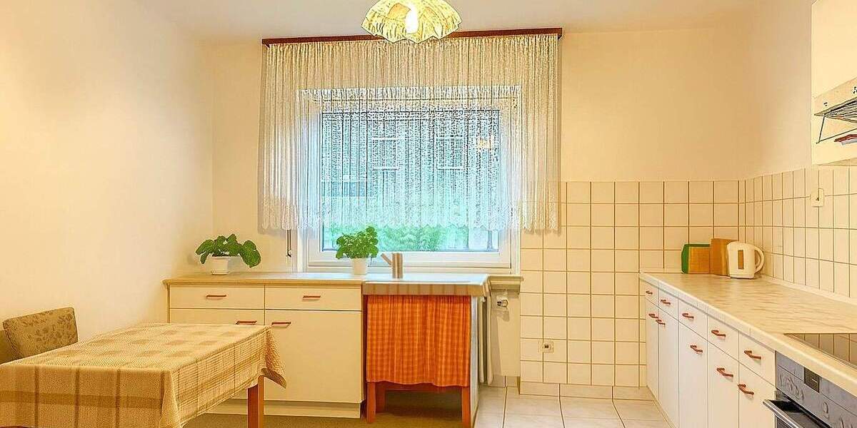 Solides Mehrfamilienhaus auf Eigentumsgrundstück in guter Lage von Hasbergen 9 zimmer