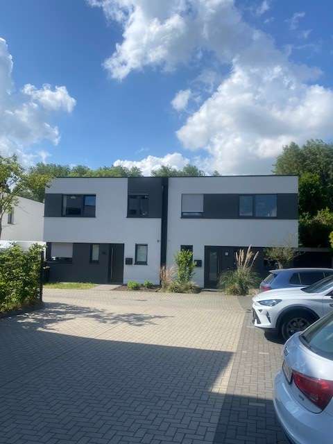 Haus zum Kaufen in Neuss - Holzheim 783.000 € 148 m²