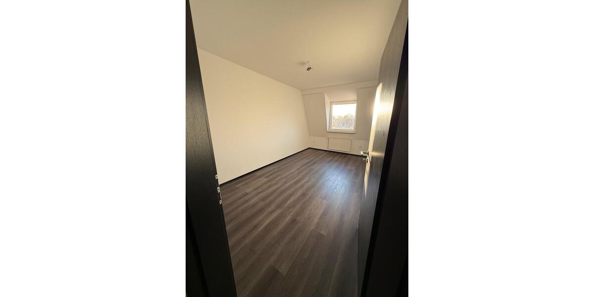 Dachgeschoßwohnung Werl - 4 Zimmer, 125 m&sup2;, 1.300&euro; | Angebot:25391584