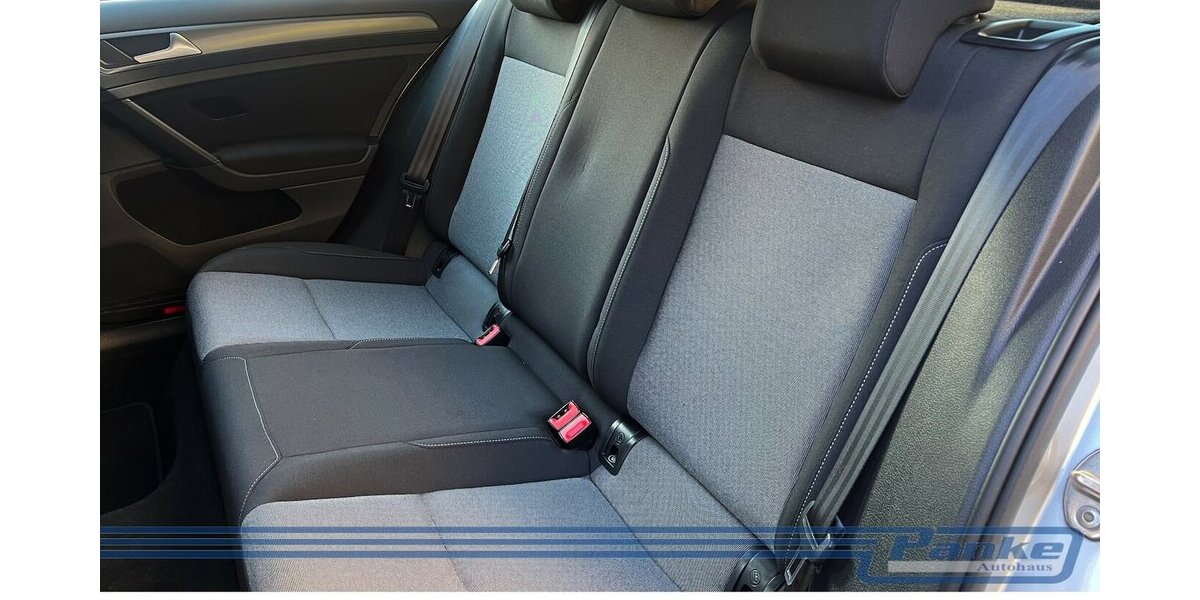 VW Golf VII BMT*Navi*Tempo*SHZ*Tel.*Touch* 120.529 km 9.990 &euro; Berlin 13187