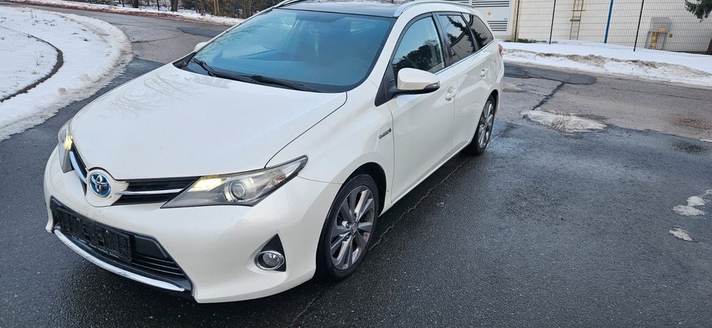 Toyota Auris 138.000 km 9.200 &euro; Chemnitz 09120