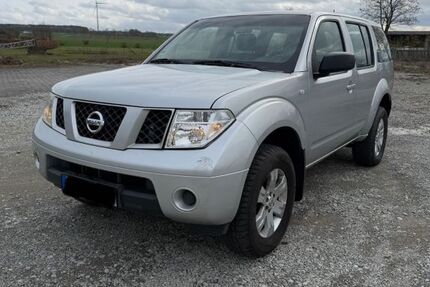 Nissan Pathfinder 165.000 km 9.000 &euro; Lippstadt 59557
