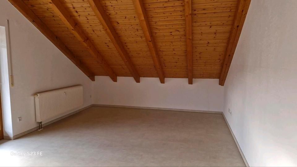 Dachgeschoßwohnung Hirrlingen - 3.5 Zimmer, 100 m&sup2;, 850&euro; | Angebot:26660127