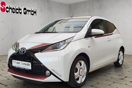Toyota Aygo (X) 81.550 km 9.880 &euro; Schiffweiler 66578