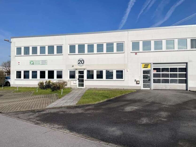 Büro in Langenfeld 2.460 € 328 m²