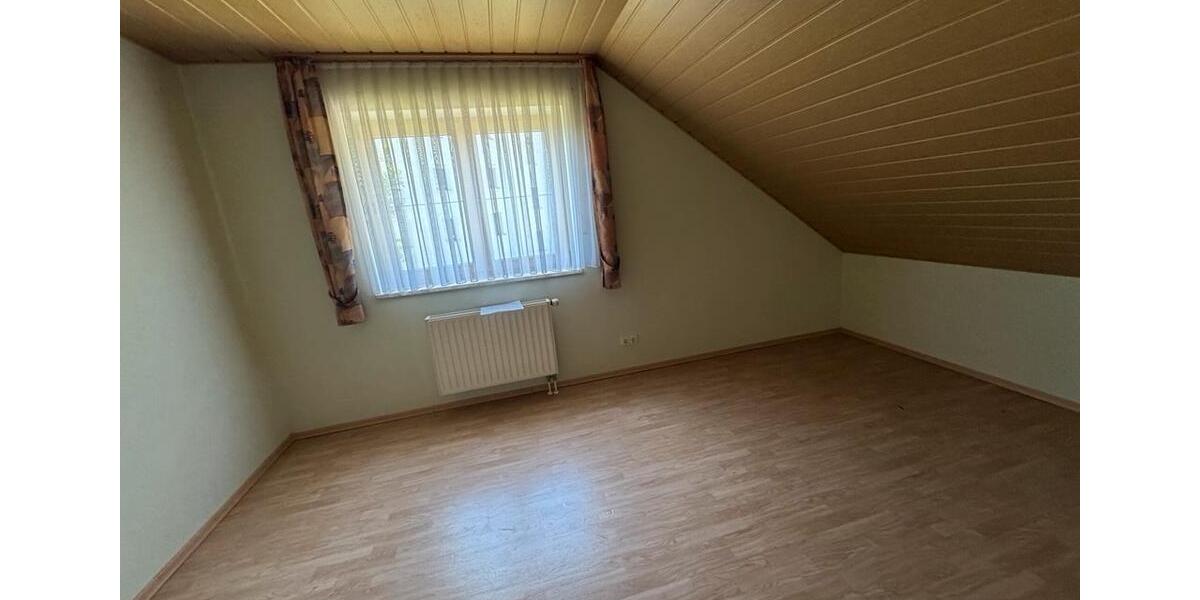 Dachgeschoßwohnung Marktredwitz - 3 Zimmer, 89 m&sup2;, 780&euro; | Angebot:26427251