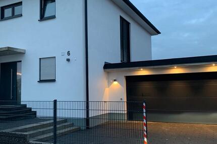 Haus Schutterwald - 8 Zimmer, 240 m&sup2;, 2.350&euro; | Angebot:25406131