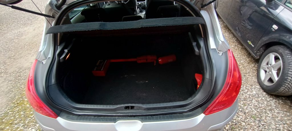 Peugeot 308 156.000 km 2.600 &euro; Schellerten 31174