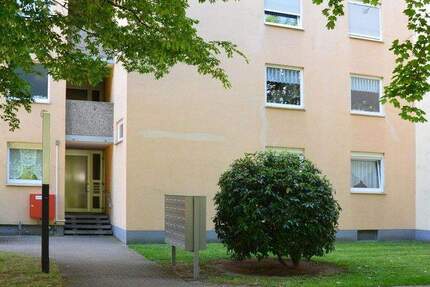 Renovierungsbedürftige, freie 3-Zi-Whg mit Balkon, provisionsfrei 3 zimmer