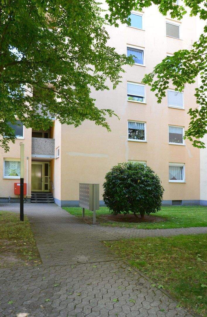 Renovierungsbedürftige, freie 3-Zi-Whg mit Balkon, provisionsfrei 3 zimmer