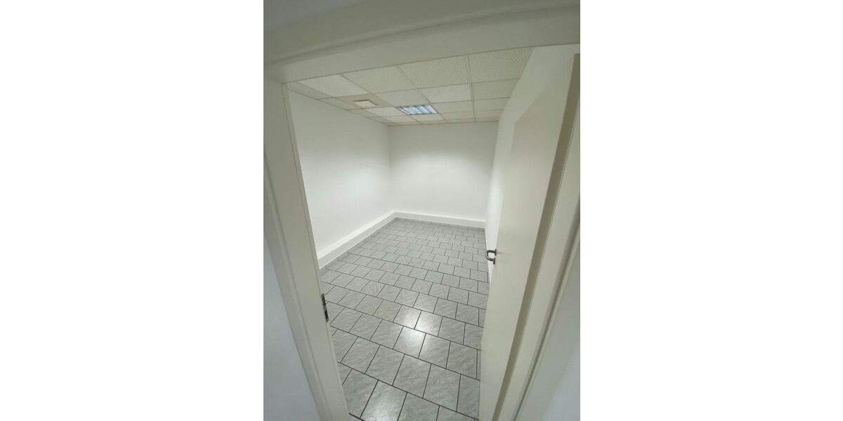 Helle Bürofläche (88 m²) in Fürth - 2 große Büros, Teeküche, Top-Anbindung, provisionsfrei zimmer