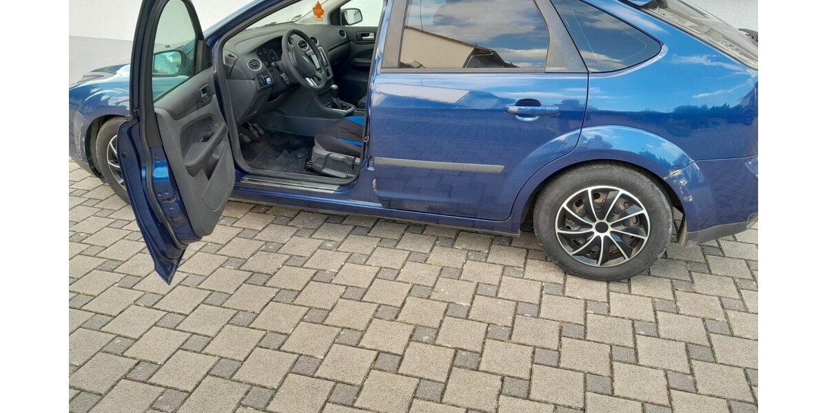 Ford Focus 195.982 km 2.300 € Schelklingen 89601