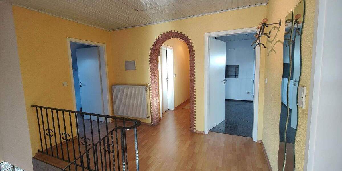 Einfamilienhaus Mitwitz - 7 Zimmer, 226 m&sup2;, 175.000&euro; | Angebot:25801330