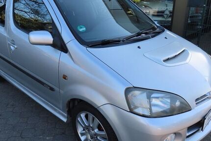 Daihatsu YRV