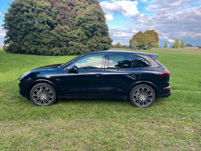 Porsche Cayenne 85.000 km 52.600 € Dünfus 56754