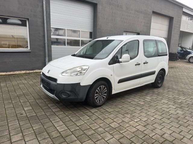Peugeot Partner 296.000 km 3.590 € Halle (Saale) 06112