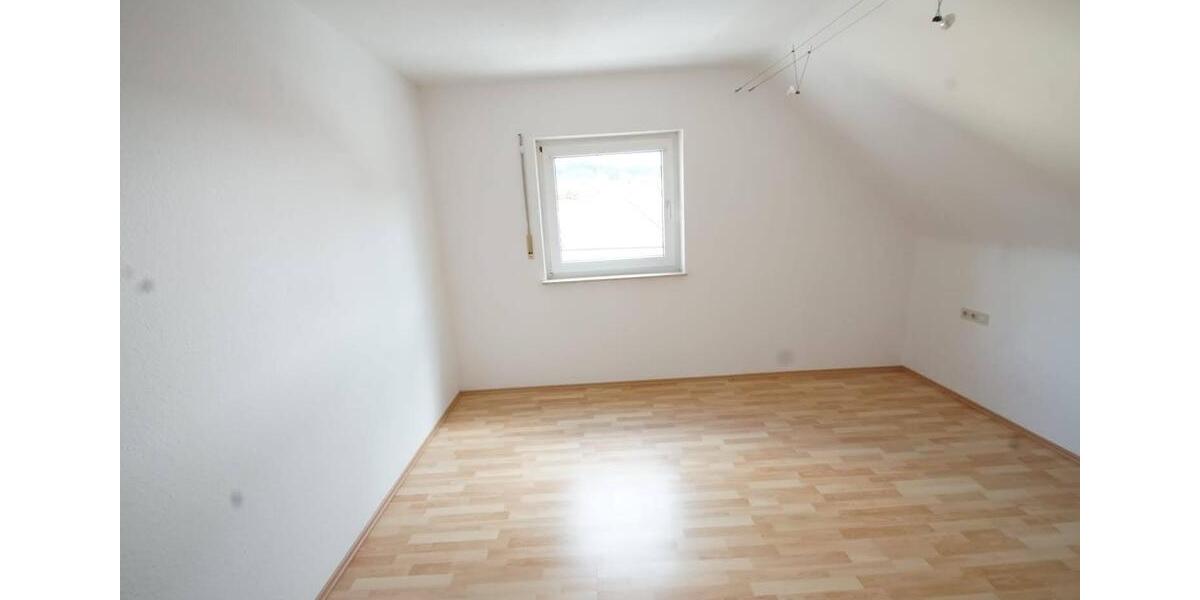 Dachgeschoßwohnung Friedrichsthal - 4 Zimmer, 90 m&sup2;, 146.000&euro; | Angebot:26846179