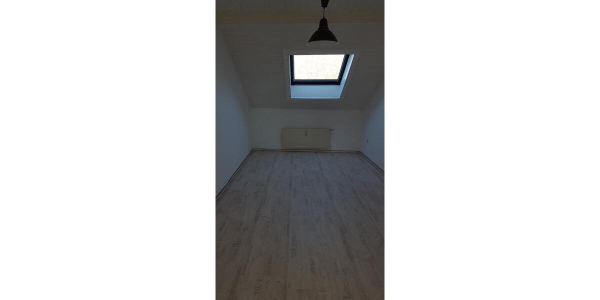 Dachgeschoßwohnung Duisburg Essenberg - 3 Zimmer, 450&euro; | Angebot:21343656