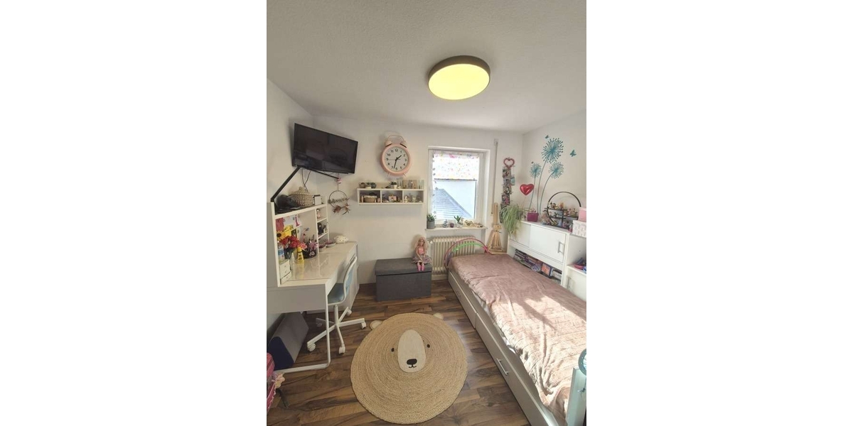 Großzügiges Wohnen für zwei Generationen: Poolbereich mit Poolbar und barrierefreiem EG - Zweifamilienhaus Katzweiler | Angebot:27131010