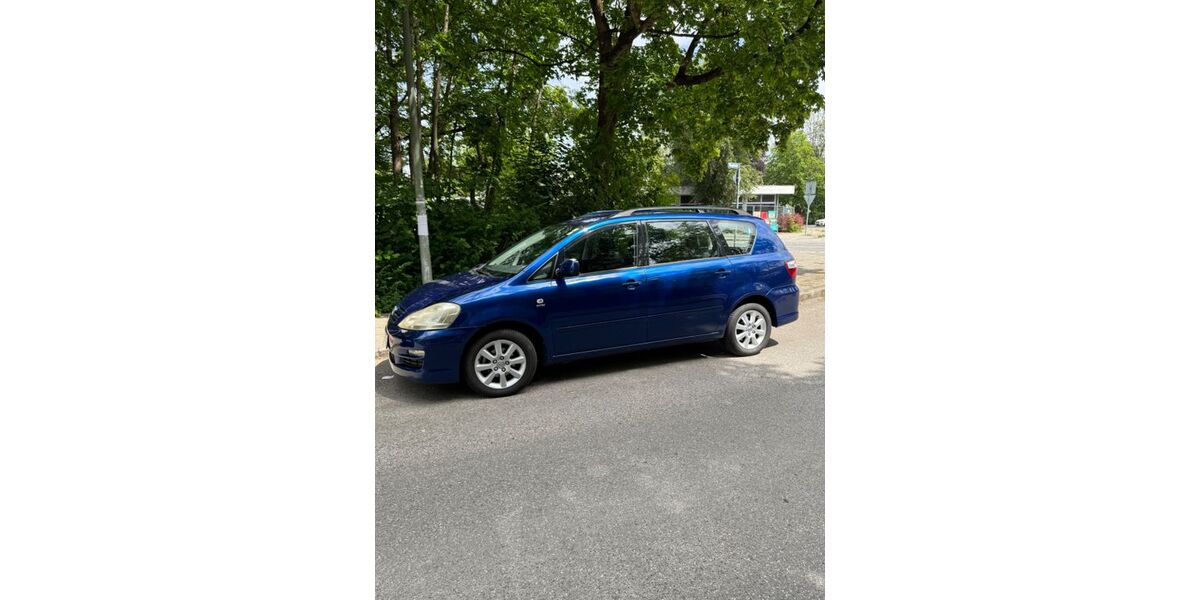 Toyota Avensis Verso 156.500 km 4.800 &euro; München 81477