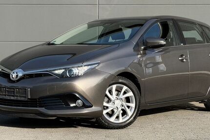 Toyota Auris 33.000 km 13.300 &euro; Bad Homburg 61350