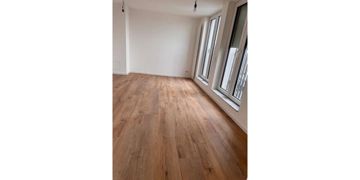 Etagenwohnung Offenbach am Main Hafen - 3 Zimmer, 82 m&sup2;, 1.350&euro; | Angebot:26450612