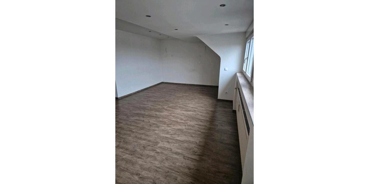 Dachgeschoßwohnung Neuenburg am Rhein - 5 Zimmer, 134 m&sup2;, 340.000&euro; | Angebot:26803415
