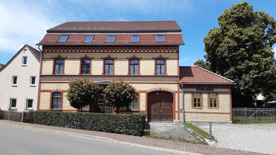 Mehrfamilienhaus, Brunnen, Garten, Stellplätze und Erweiterung 16 zimmer