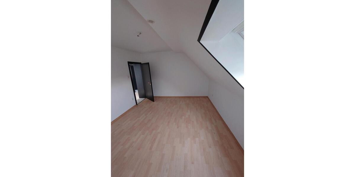 Dachgeschoßwohnung Trierweiler - 3 Zimmer, 120 m&sup2;, 1.050&euro; | Angebot:26125973
